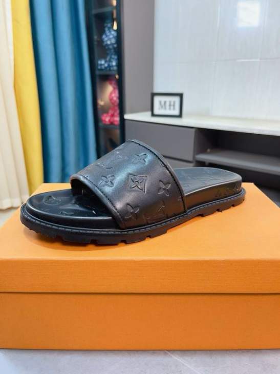 Picture of Louis Vuitton Slippers _SKULVsz38-44hnh0435971